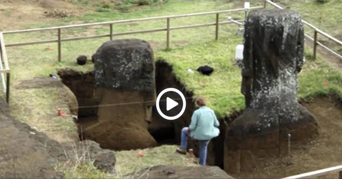 Moais enterrados Isla de Pascua tienen cuerpo y aparecen misteriosas inscripciones en ellos.